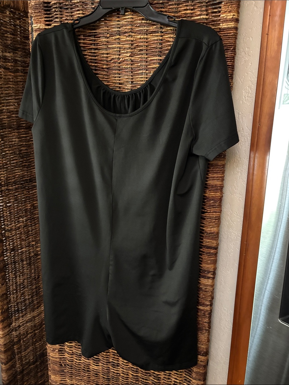 Women's Black Scoop Neck Short Sleeve Top